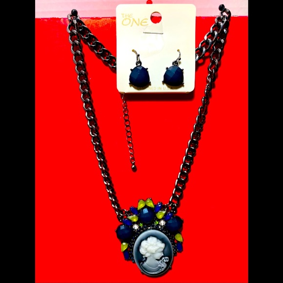 THE ONE Cameo 16" Necklace & Earring Set Costume Jewelry Fashion - Picture 1 of 4